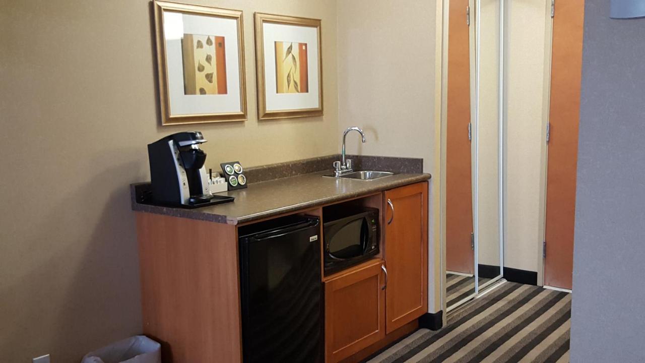 Days Inn & Suites By Wyndham Edmonton Airport Leduc Eksteriør bilde