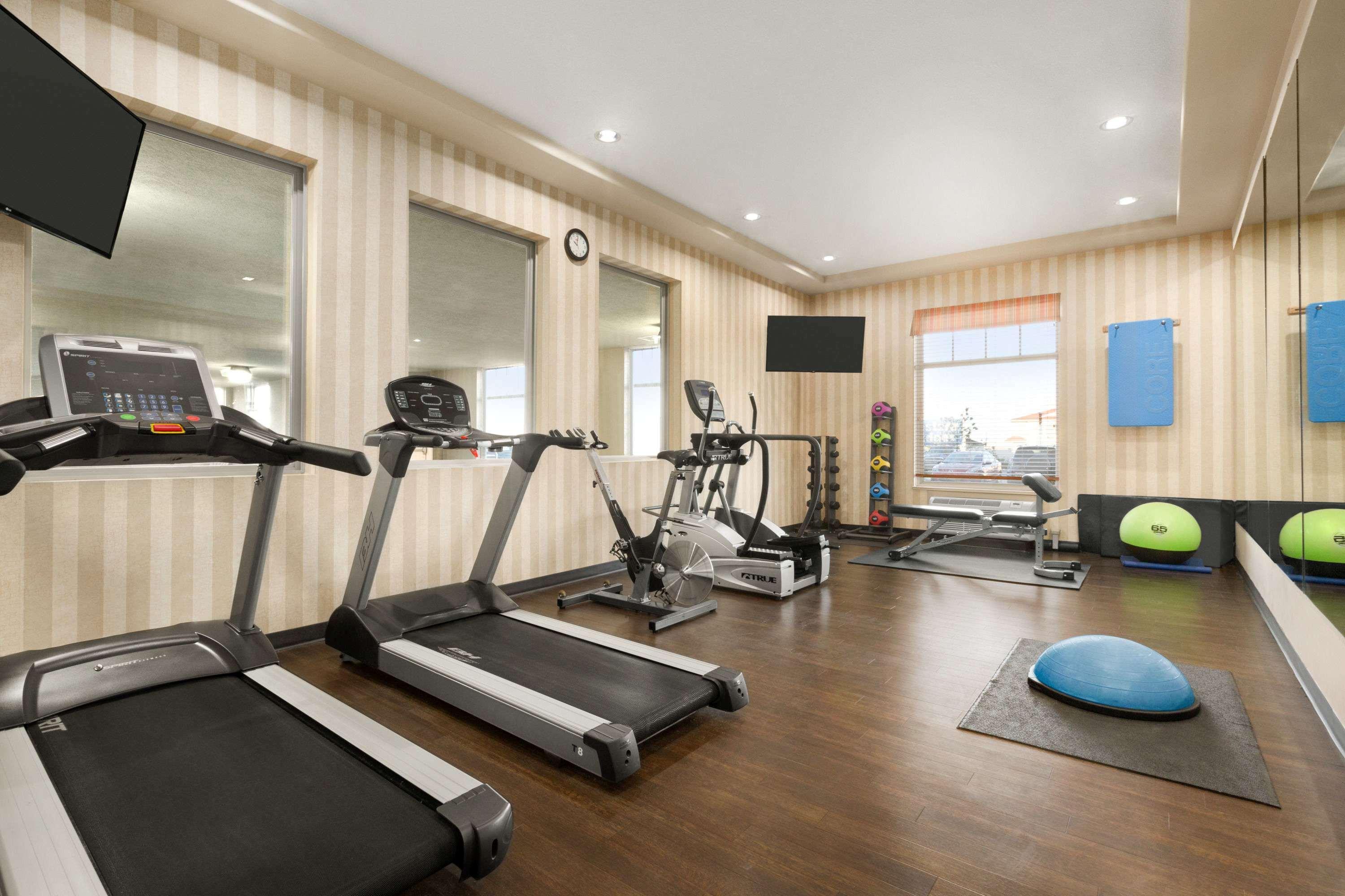 Days Inn & Suites By Wyndham Edmonton Airport Leduc Eksteriør bilde