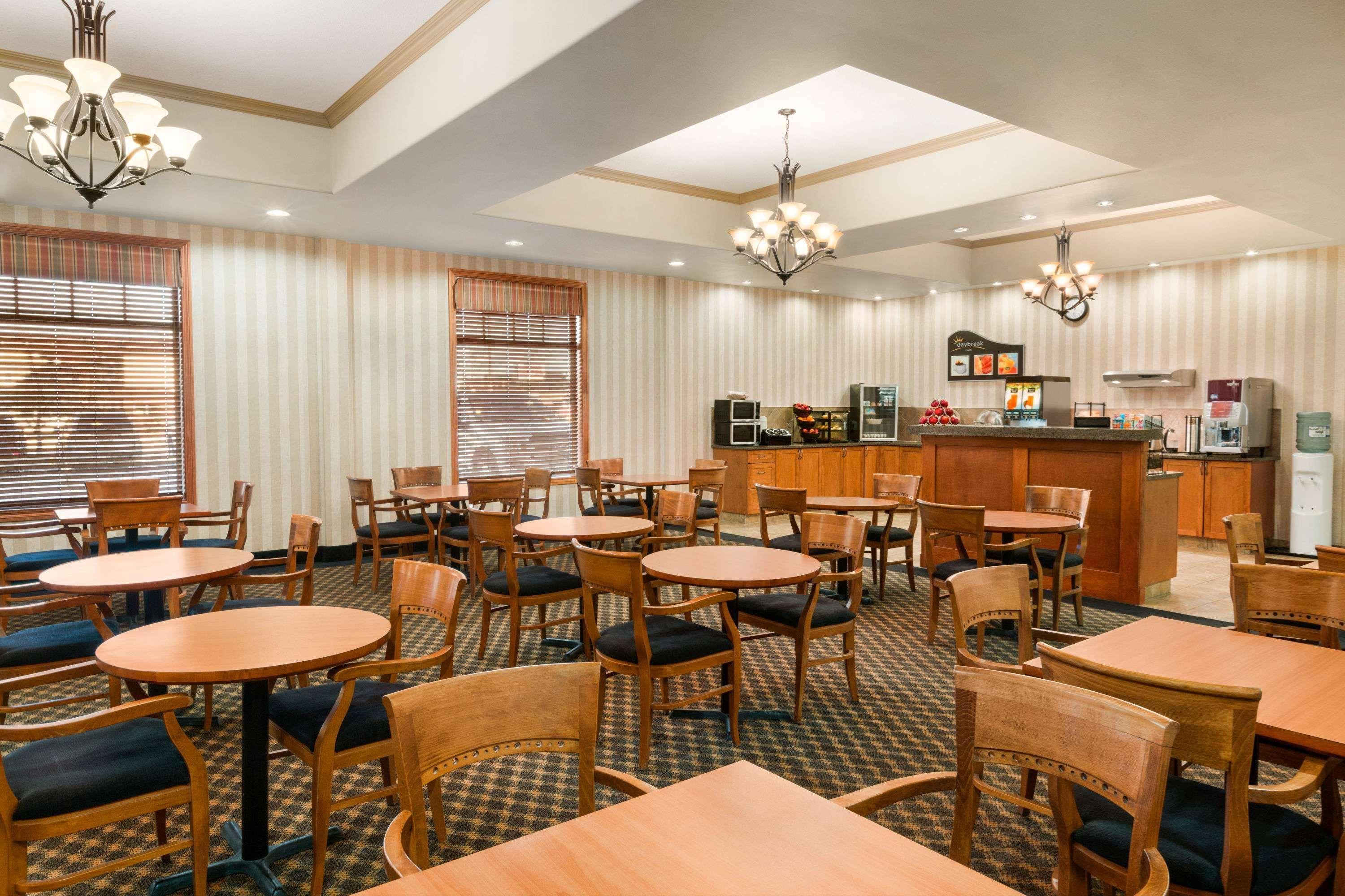Days Inn & Suites By Wyndham Edmonton Airport Leduc Eksteriør bilde