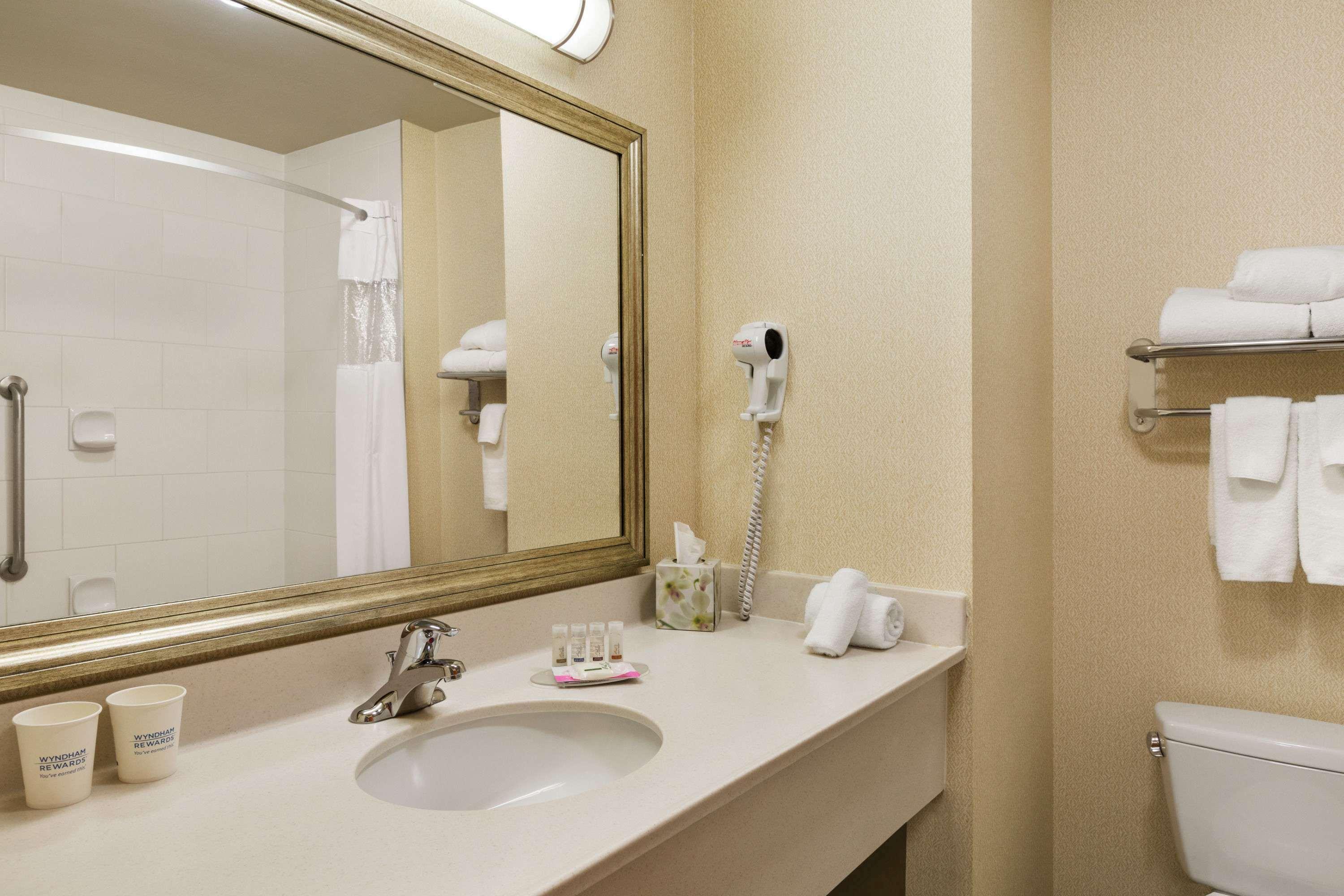 Days Inn & Suites By Wyndham Edmonton Airport Leduc Eksteriør bilde