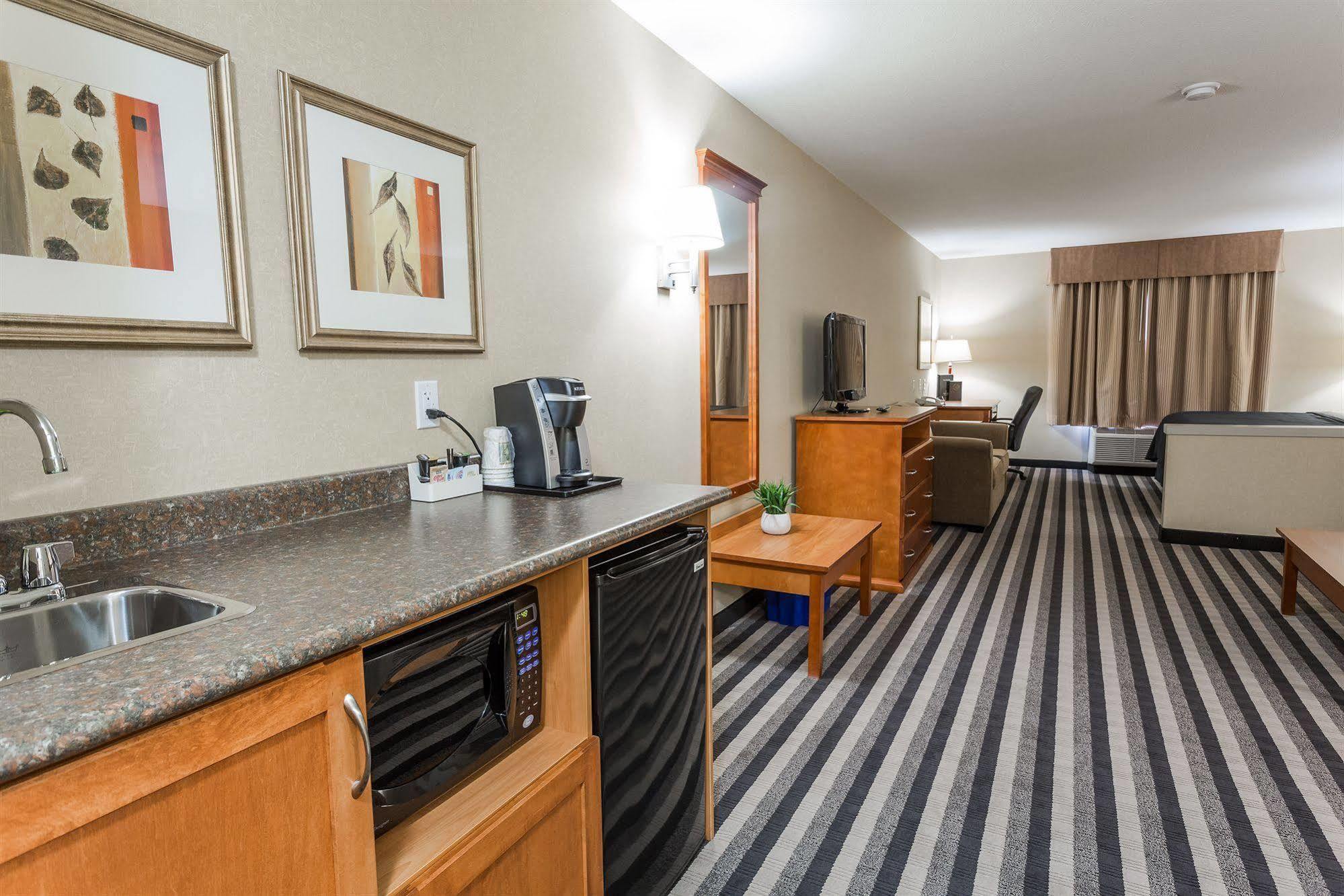Days Inn & Suites By Wyndham Edmonton Airport Leduc Eksteriør bilde